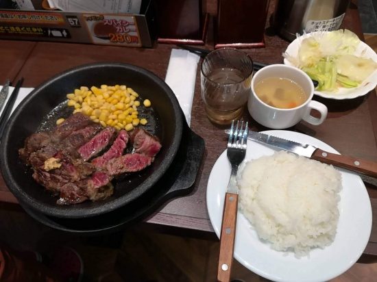 「いきなりステーキ」で300g＋大盛ライス