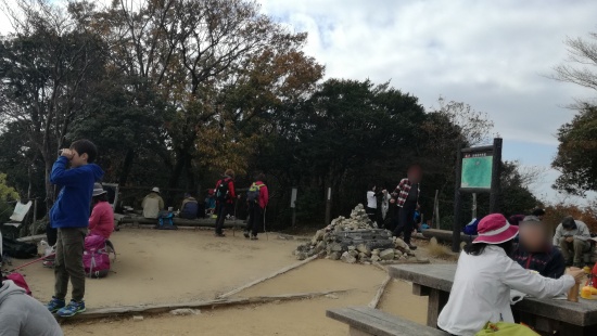 ポンポン山の山頂