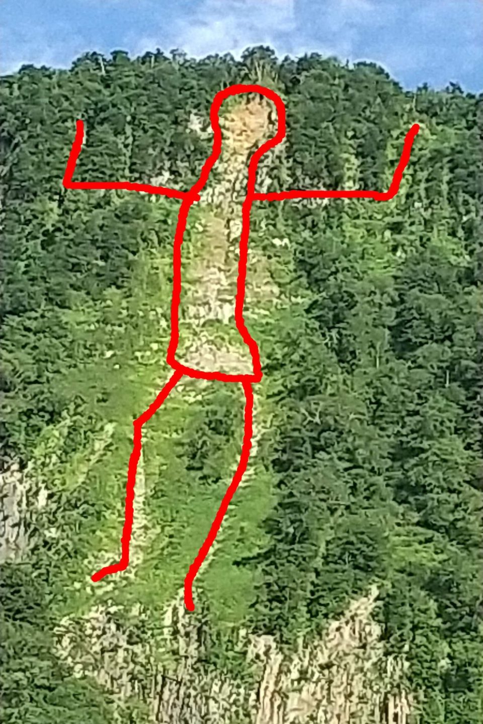 称名滝 山肌が人の形?宇宙人?